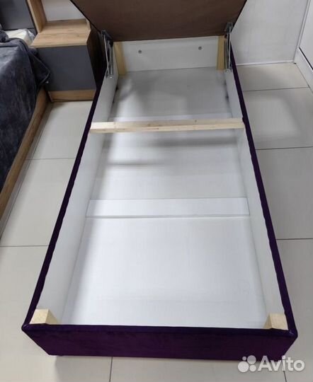 Кровать односпальная с матрасом