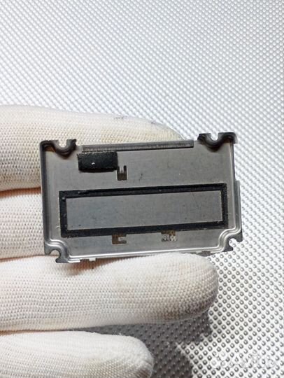 Sony Ericsson M600i. Прижимная пластина. Ориг