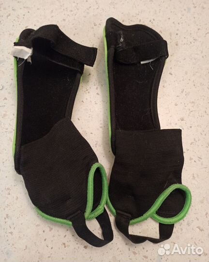 Щитки футбольные детские Demix