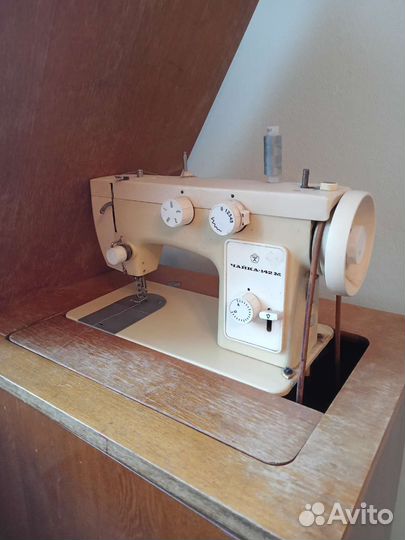 Швейная машинка чайка 142м ножная