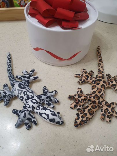 Сувенир: ящерка(внутри песок)