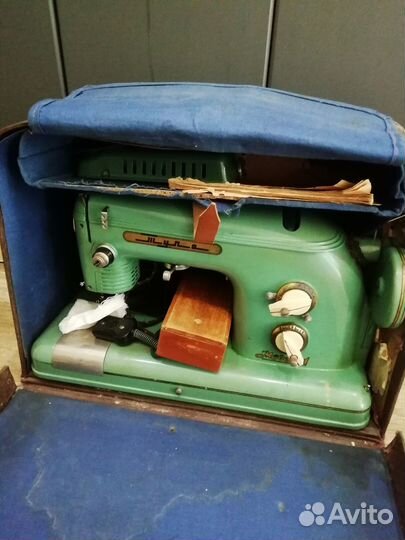 Швейная машина 