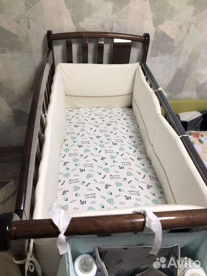 Детская кроватка с маятником и ящиком