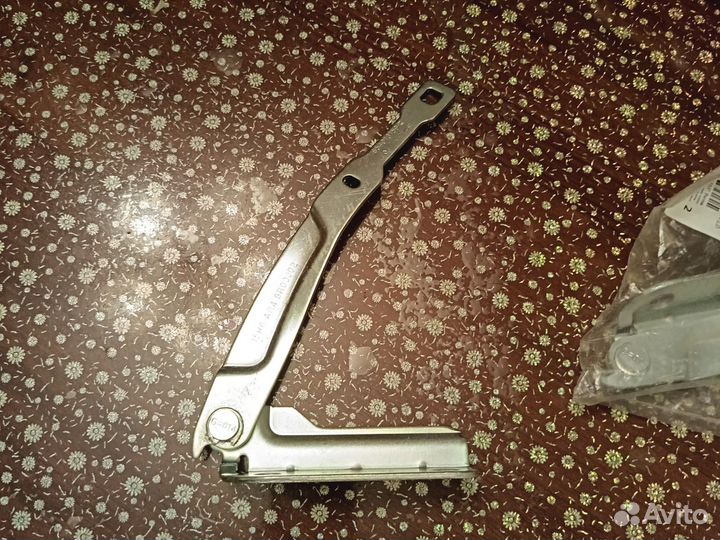 Петли на капот рено дастер