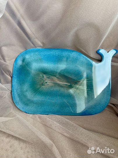 Сервировочная тарелка блюдо из эпоксидной смолы