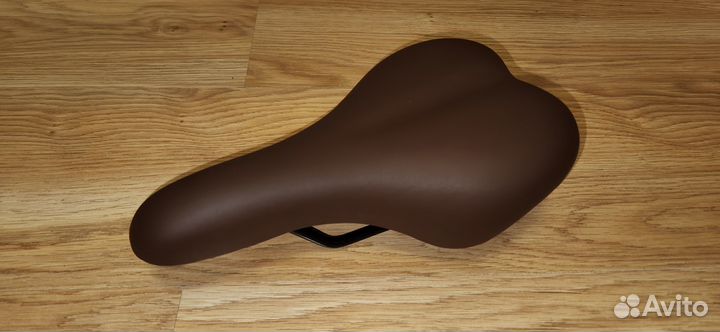 Седло коричневое от велосипеда b'twin tilt 900