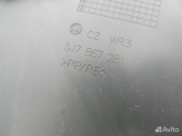 Обшивка центральной стойки Skoda Roomster 06-15