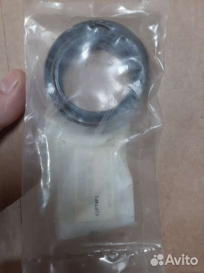 Сальник полуоси 8200884113