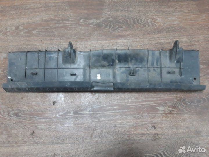 Накладка двери багажника задняя Toyota Corolla