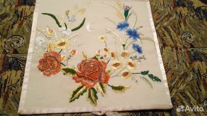 Картина вышитая