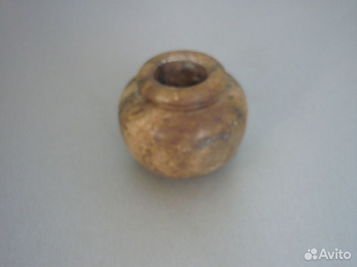 Маленькая вазочка из гранита