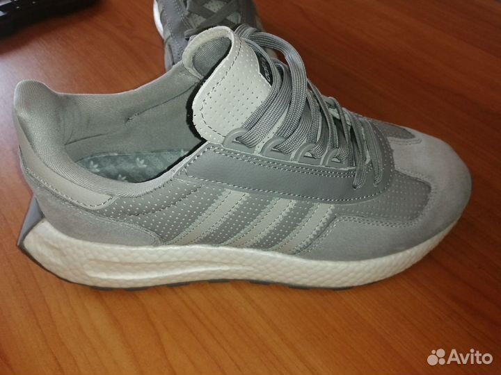 Adidas мужские кроссовки 42р