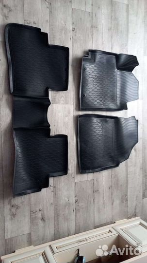 Автомобильные коврики резиновые