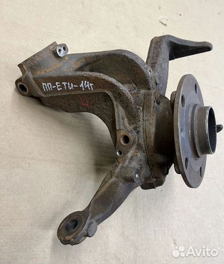 Кулак передний правый со ступицей Шкода Ети