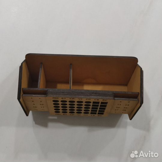 Настольный органайзер с вечным календарём