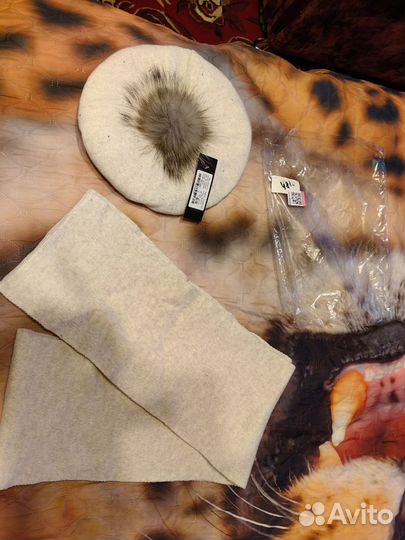 Новый комплект берет и шарфик теплые