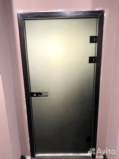 Стеклянная дверь на заказ от 3 дней