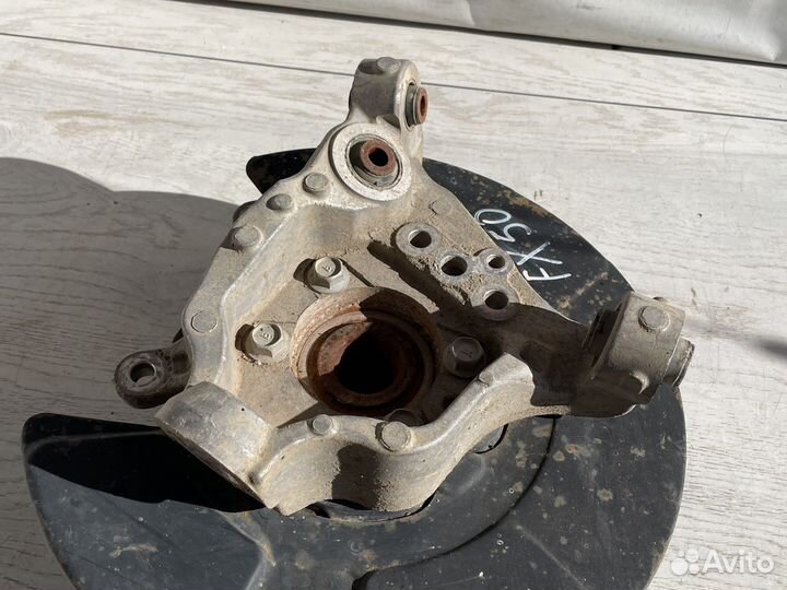 Infiniti FX 50 Цапфа задняя