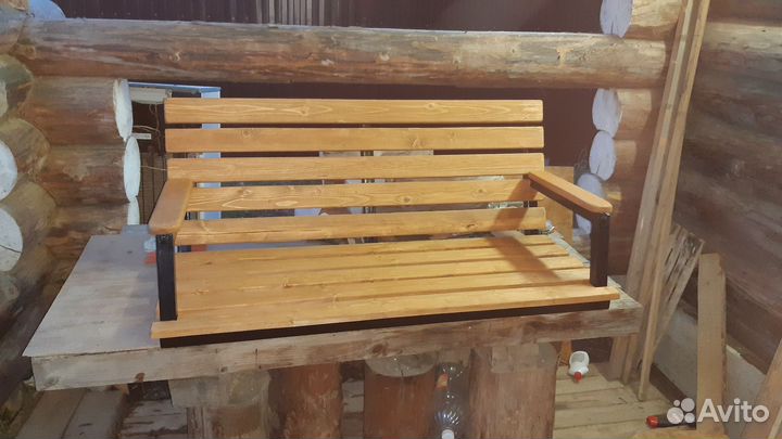 Садовая качеля из дерева