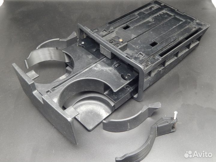 Зажимы подстаканника задний на Nissan Murano Z50