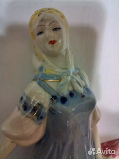 Фарфоровая статуэтка Березка