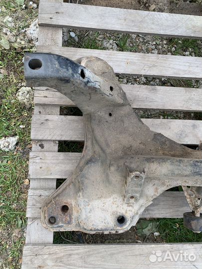 Подрамник передний Mazda 626 GE