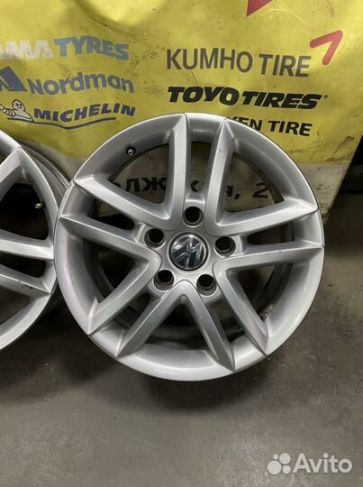 Комплект оригинальных литых дисков на Фольцваген