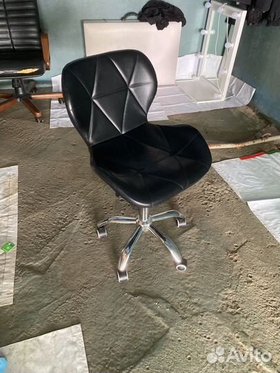 Стул для косметолога, бровиста, визажиста