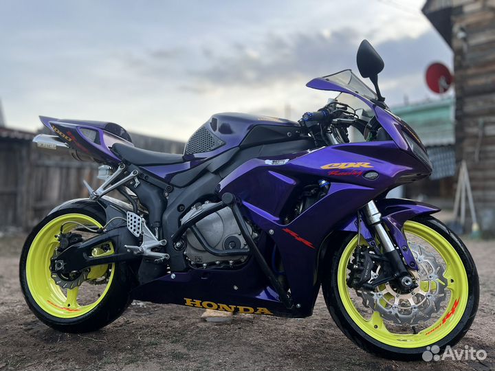 Honda CBR1000RR Fireblade 2005г