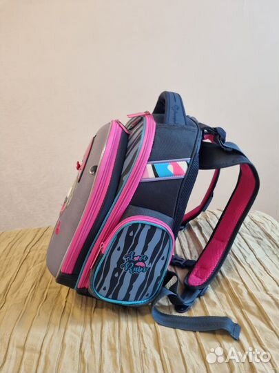 Рюкзак школьный для девочки Hummingbird