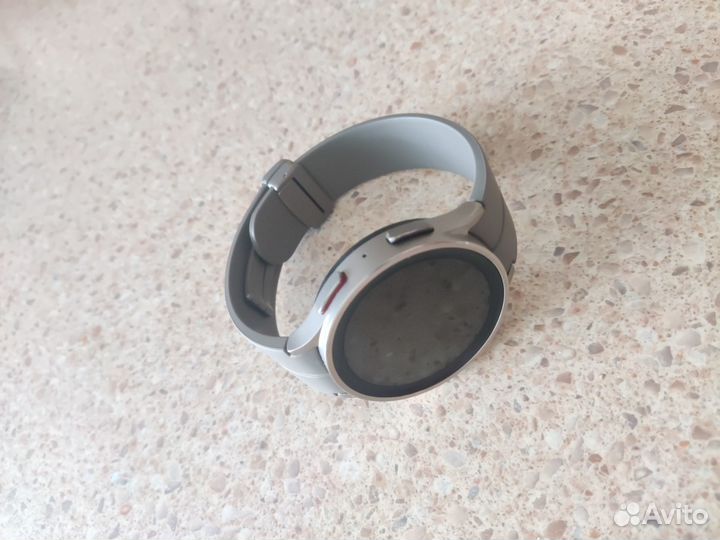 Смарт-часы Samsung Galaxy Watch5 Pro