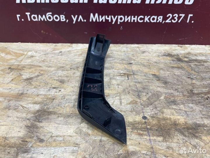 Накладка внутренней ручки двери передняя левая