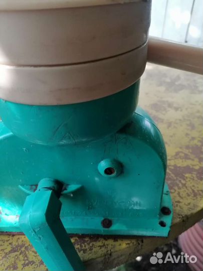 Сепаратор для молока ручной и электрический