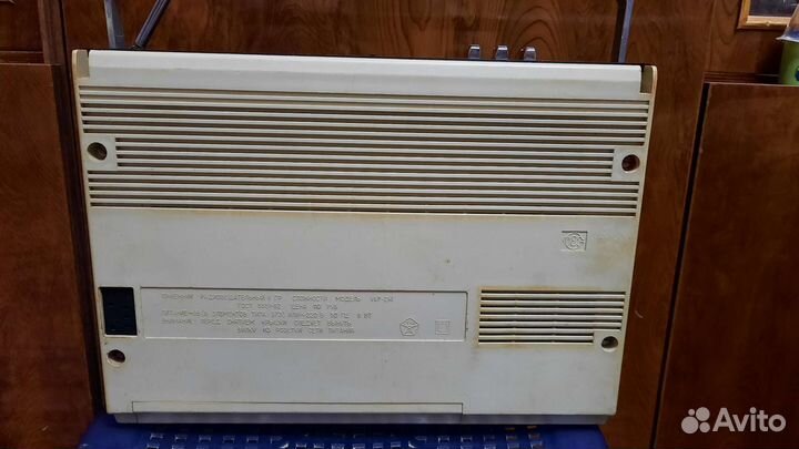 Радиоприёмник VEF 214 ссср. Приёмник ссср. 1988г