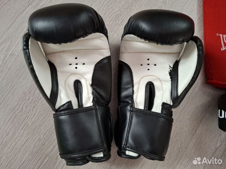 Перчатки для единоборств Venum