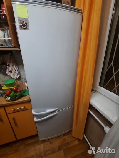 Холодильник атлант двухкамерный