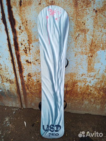 Сноуборд с креплениями