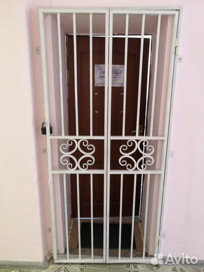 Решётка дверь