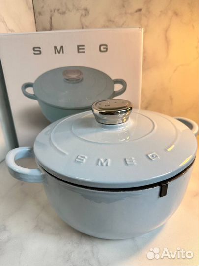 Кастрюля чугунная smeg