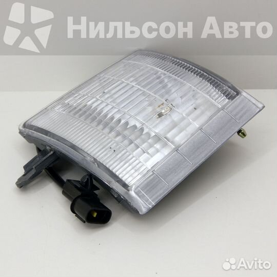 Габарит MMC canter 1994-2002 г белый возле блок-фа