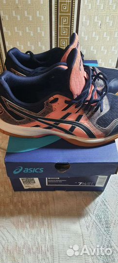 Кроссовки женские