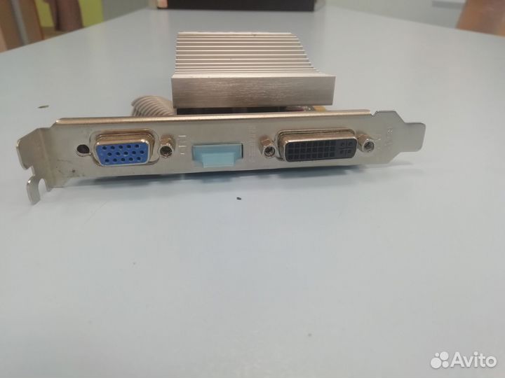 Продам видеокарту Nvidia Geforce GT 210