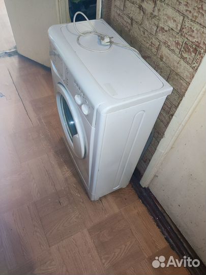 Продается стиральная машина Indesit wiun 102