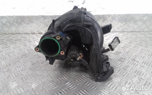 Впускной коллектор бензиновый citroen C4 1 (LBE18C