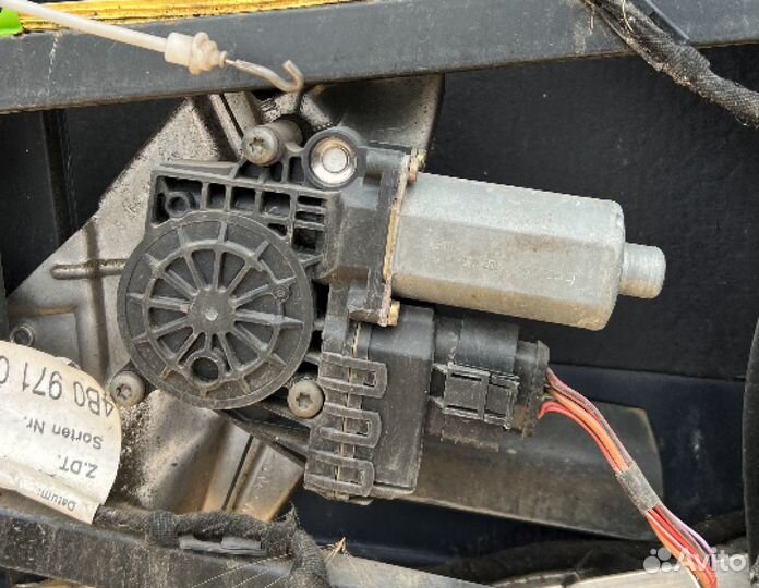 Моторчик стеклоподъемника Audi A6