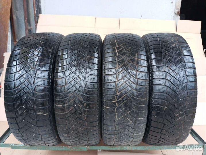 Pirelli Ice Zero FR 215/65 R16