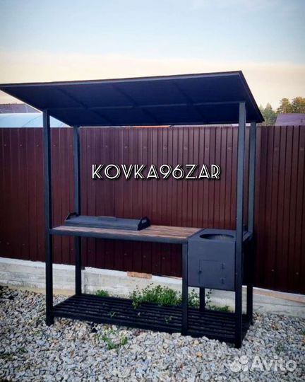 Мангал с крышей в стиле лофт