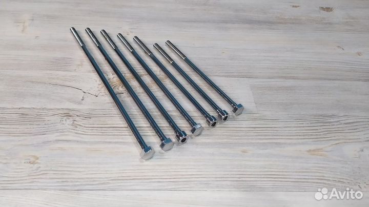 Болт выноса руля