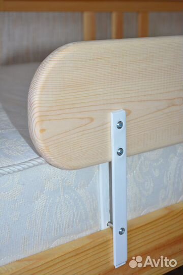 Защитный бортик от падения на кровать
