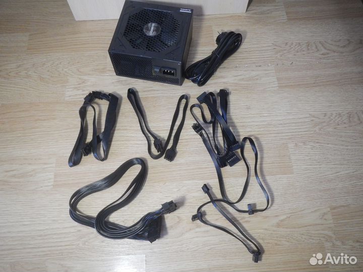 Gigabyte P1000GM, 1000 Вт, 80+ Gold